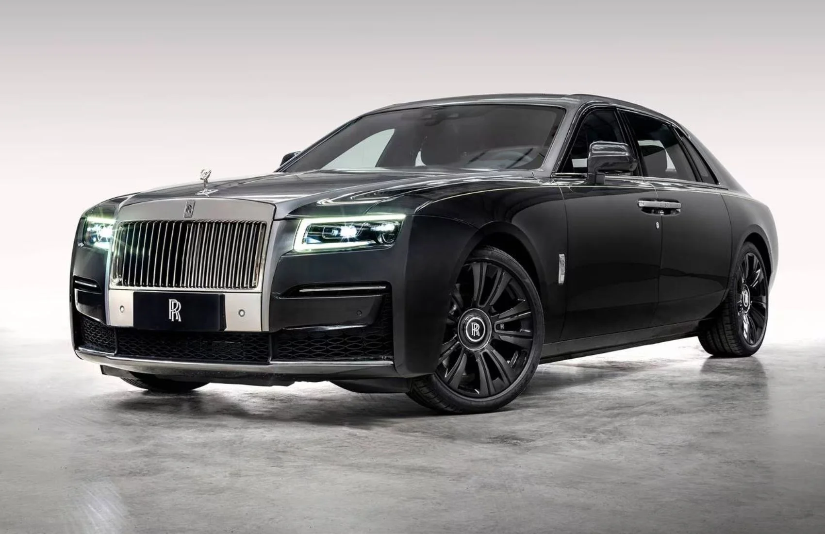 binh-ac-quy-xe-rolls-royce-ghost