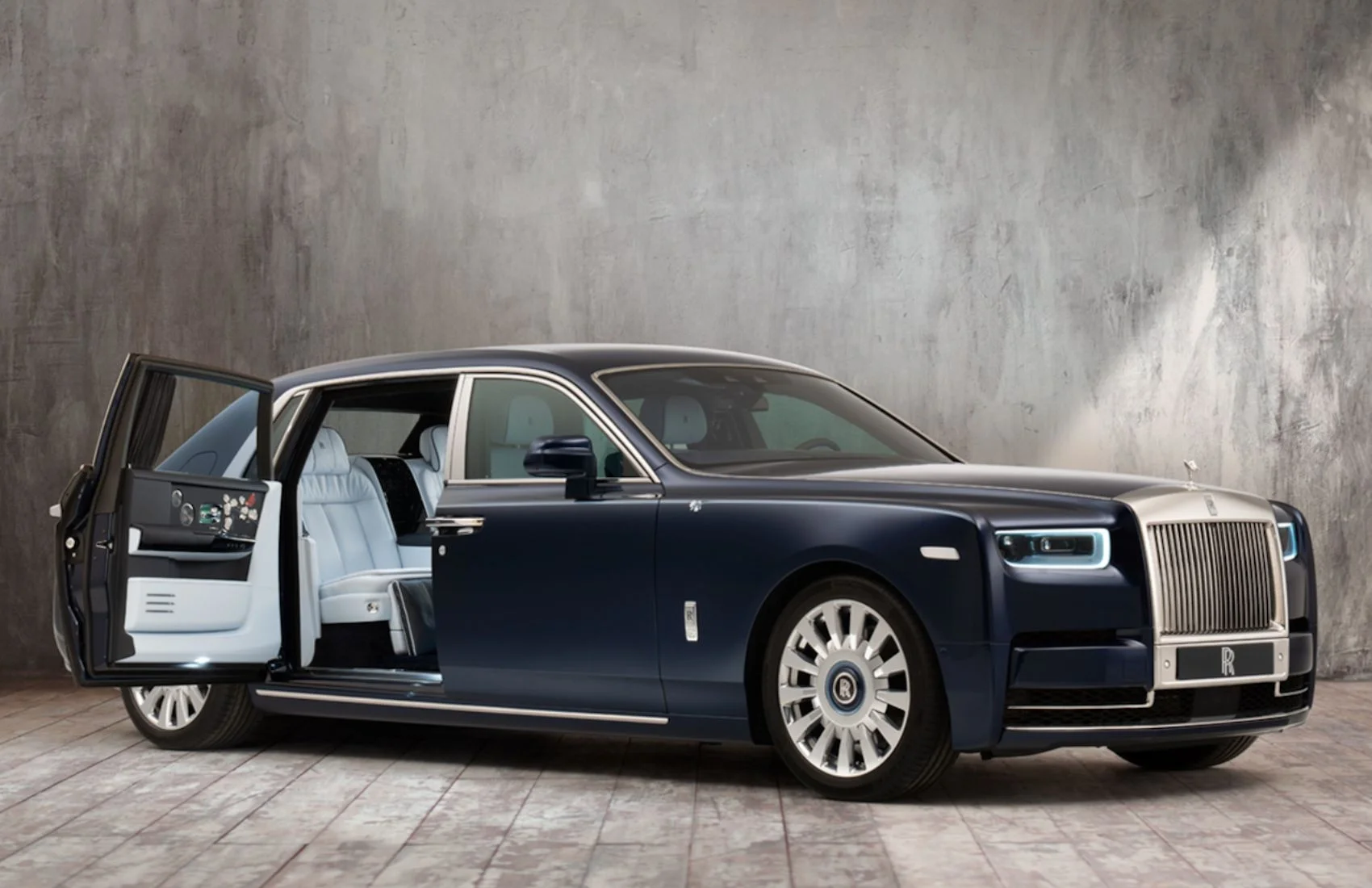 binh-ac-quy-xe-rolls-royce-phantom