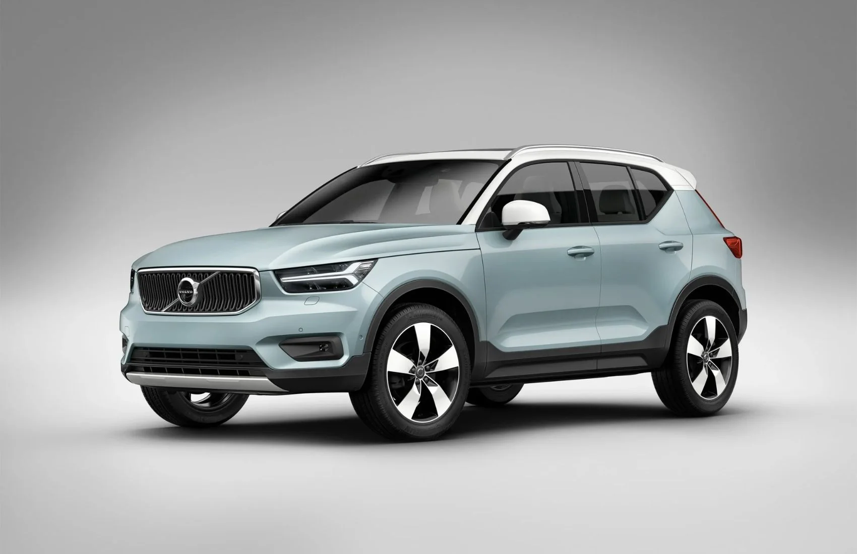 binh-ac-quy-xe-volvo-xc40q