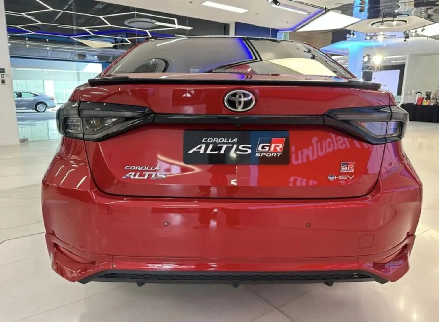 corolla-altis-hev-gr-sport-2025-4