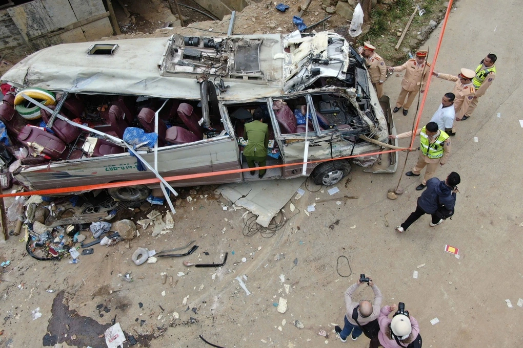 de-xuat-cam-xe-khach-giuong-nam-2-tang-hoat-dong-o-mien-nui-1769496370809