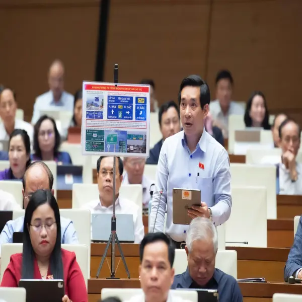 Đề xuất không bắt buộc taxi và xe dịch vụ phải trang bị ghế an toàn cho trẻ em