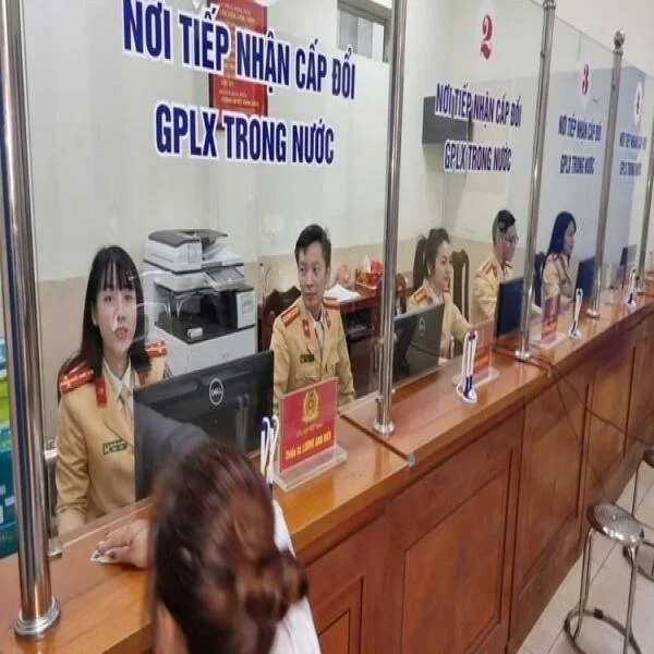 Đề xuất giảm giấy tờ, rút ngắn thời gian cấp đổi giấy phép lái xe