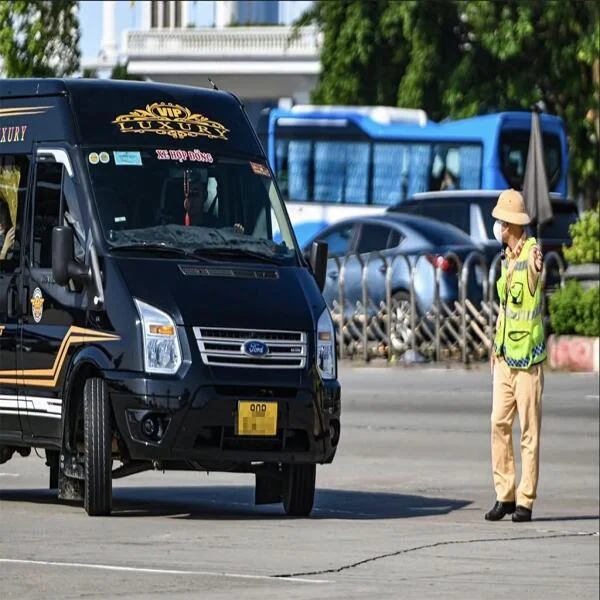 Quy định mới của Chính phủ: Dùng xe trên 8 chỗ kinh doanh taxi sẽ bị phạt