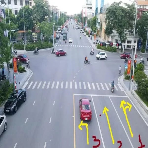 Luật sư: Đang ở làn đường đi thẳng mà rẽ phải khi đèn đỏ là phạm lỗi vượt đèn đỏ