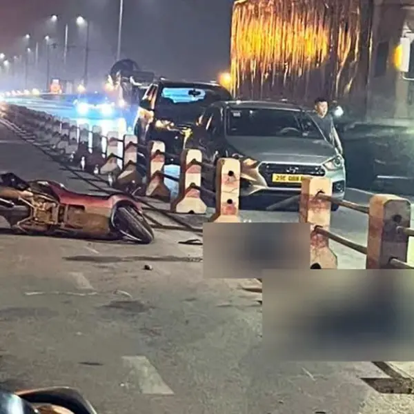 Hai người tử vong sau va chạm trên cầu ở Hà Nội