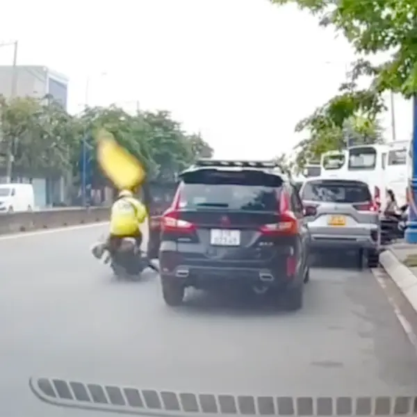 'Kết đắng' cho tài xế mở cửa ô tô gây tai nạn cho xe ôm công nghệ ở TPHCM