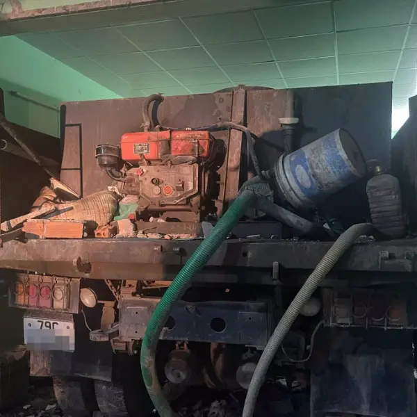 Xe tải tông sập nhà dân, 4 người thương vong