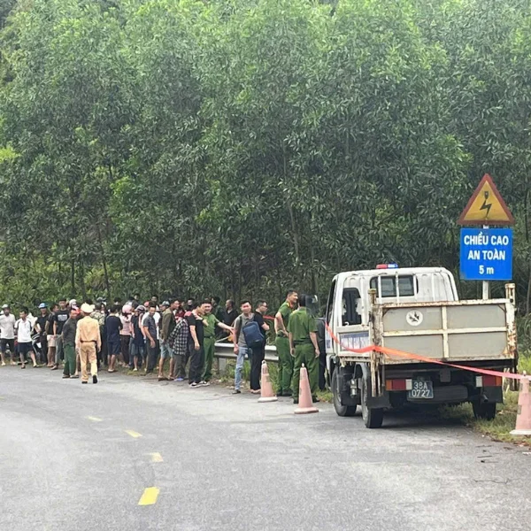 Ngã xe máy, nam thanh niên bàng hoàng phát hiện một thi thể nằm bên cạnh