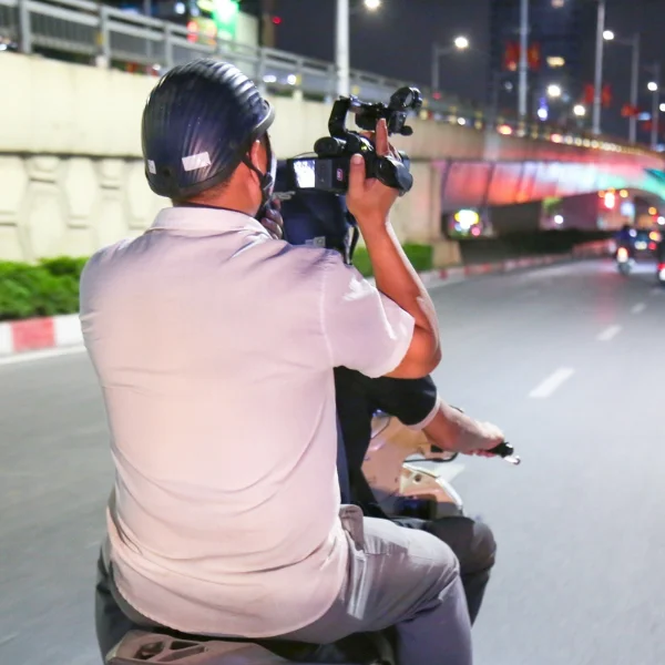 CSGT Hà Nội hóa trang ghi hình xử lý loạt xe tải độ đèn, lắp còi hơi chạy ban đêm