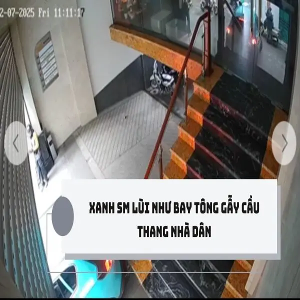 Xanh SM lùi gãy cầu thang nhà dân, nhưng thái độ của tài xế mới làm dân mạng phẫn nộ