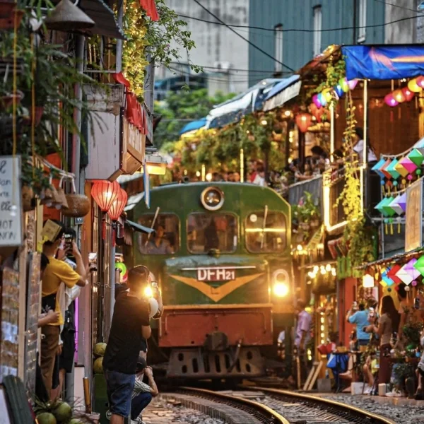 Hà Nội muốn dừng chạy tàu qua phố cà phê đường tàu và cầu Long Biên