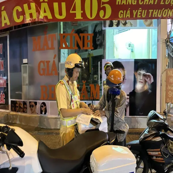 CHÍNH THỨC Từ 1-1-2026 khấu trừ lương để đóng phạt vi phạm giao thông