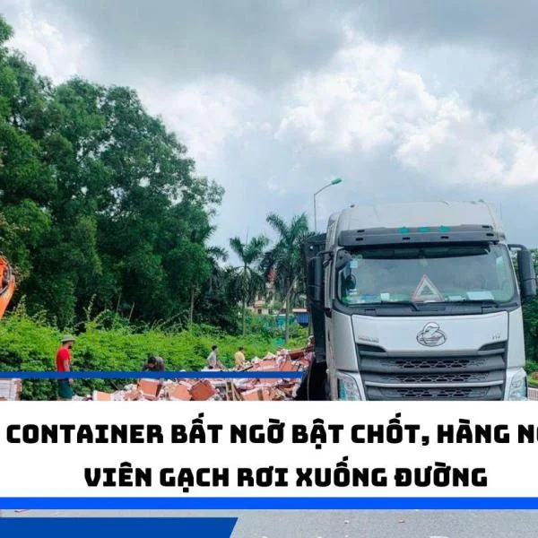 Xe container bất ngờ bật chốt, hàng nghìn viên gạch rơi xuống đường