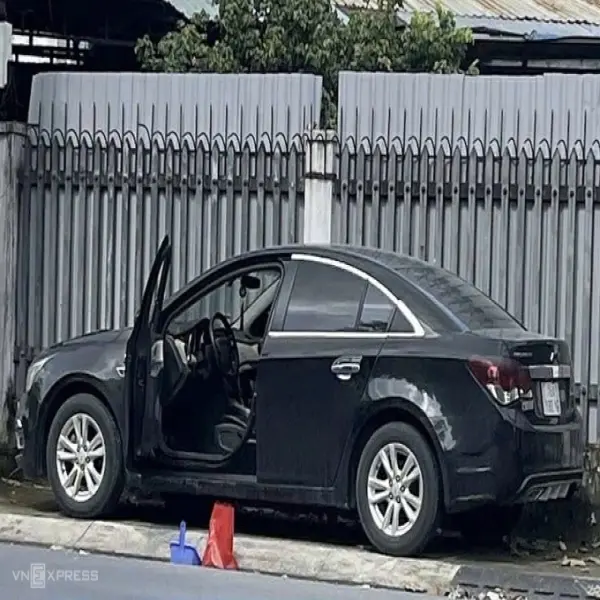 Thi thể cô gái trong cốp ôtô đậu ven đường TP HCM