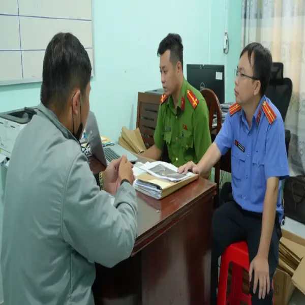 Xe khách và xe tải rượt đuổi nhau trên cao tốc: Bắt tạm giam cả 2 tài xế