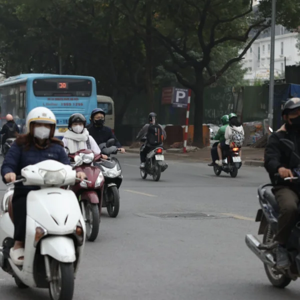 Chủ tịch Hà Nội yêu cầu không cấp phép đào vỉa hè trong lúc không khí ô nhiễm nghiêm trọng