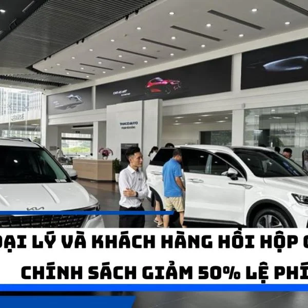 Đại lý và khách hàng hồi hộp chờ chính sách giảm 50% lệ phí trước bạ