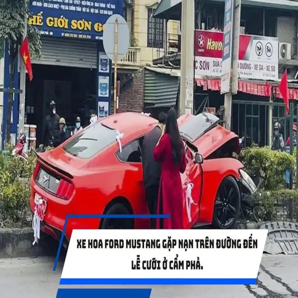 Xe hoa Ford Mustang gặp nạn trên đường đến lễ cưới ở Cẩm Phả.