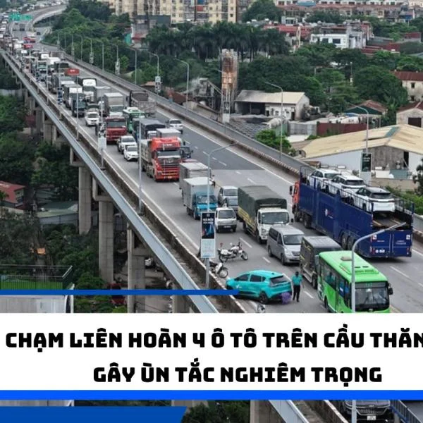 Va chạm liên hoàn 4 ô tô trên cầu Thăng Long