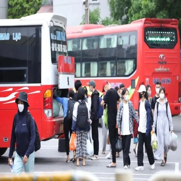 Có phản ánh giá vé xe khách tăng gấp 7 lần, Cục Đường bộ Việt Nam yêu cầu kiểm tra, xử lý vi phạm