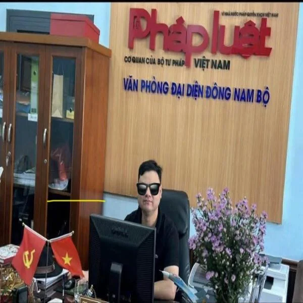 Bị phản ánh đỗ ô tô chắn ngõ ngày Tết, nam tài xế tuyên bố 'phạt 100 triệu cũng được'