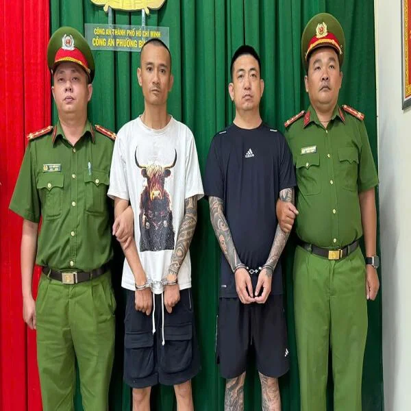 Tài xế bán tải h.ành h.ung người dừng mua vé số, bị khởi tố tạm giam.