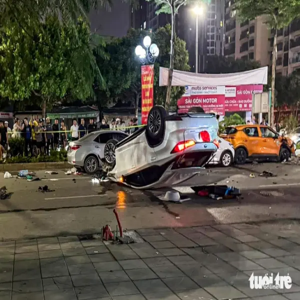 Tạm giữ hình sự tài xế Lexus gây tai nạn liên hoàn trên phố Trung Kính!