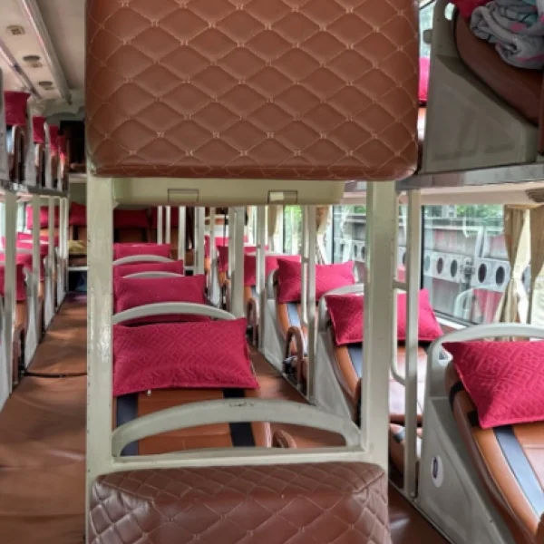 CSGT trực tiếp đi xe giường nằm để kiểm tra độ an toàn