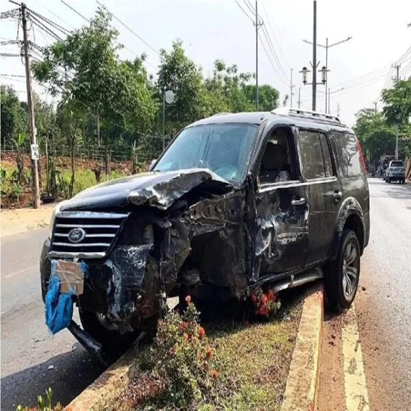 Lời khai của 2 thanh niên say xỉn không biết lái xe vẫn trộm ô tô, gây tai nạn rồi leo cây dừa trốn