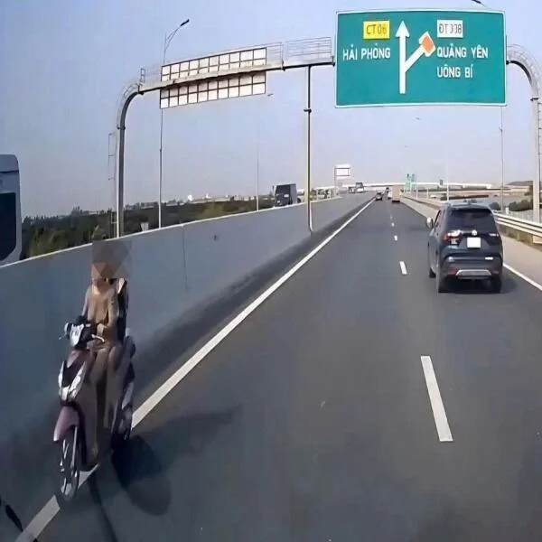 Thiếu nữ 2008 đi xe máy ngược chiều trên cao tốc dính 'combo' vi phạm
