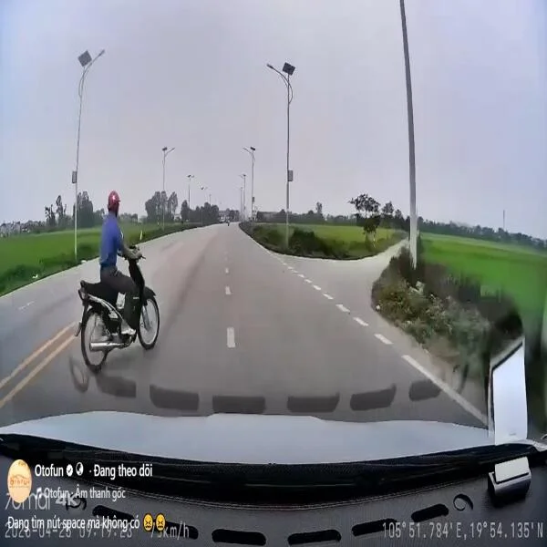 Vụ tài xế ô tô húc văng người đi xe máy, CSGT cho biết tài xế không có lỗi