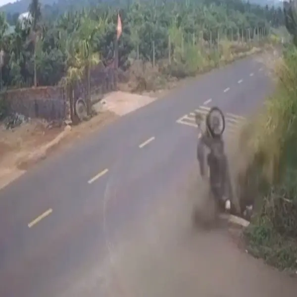 Đình chỉ thiếu tá CSGT để điều tra vụ tai nạn làm nam sinh lớp 12 tử vong