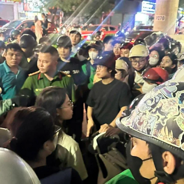 Hà Nội: Người phụ nữ bị tấn công trên đường Xuân Thủy, gục tại chỗ