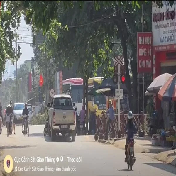 Nghị định 100 sắp bãi bỏ, cảnh sát giao thông tăng cường xử phạt vi phạm đường sắt