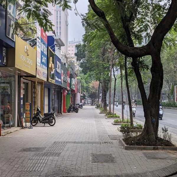 Hà Nội có thể cho thuê vỉa hè 45.000 đồng một m2 mỗi tháng để kinh doanh