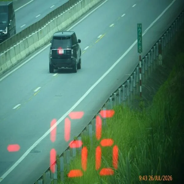 Hết ga hết số: Nữ tài xế 9x phóng 156km/h trên cao tốc Nội Bài - Lào Cai