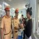 Đi nộp phạt, nhiều phụ nữ bất ngờ nhận quà từ CSGT