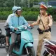 Tài xế xe ôm công nghệ vi phạm giao thông nói "bị xử phạt cao muốn bỏ nghề"