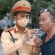 CSGT test ma túy hàng chục tài xế xe đưa đón học sinh ở Hà Nội