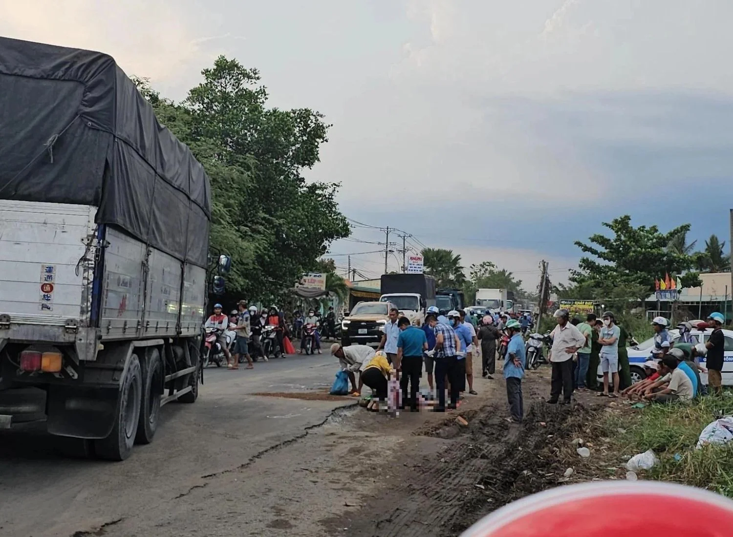 Tai nạn thương tâm: Xe tải cướp đi sinh mạng nữ sinh trên đường đi học