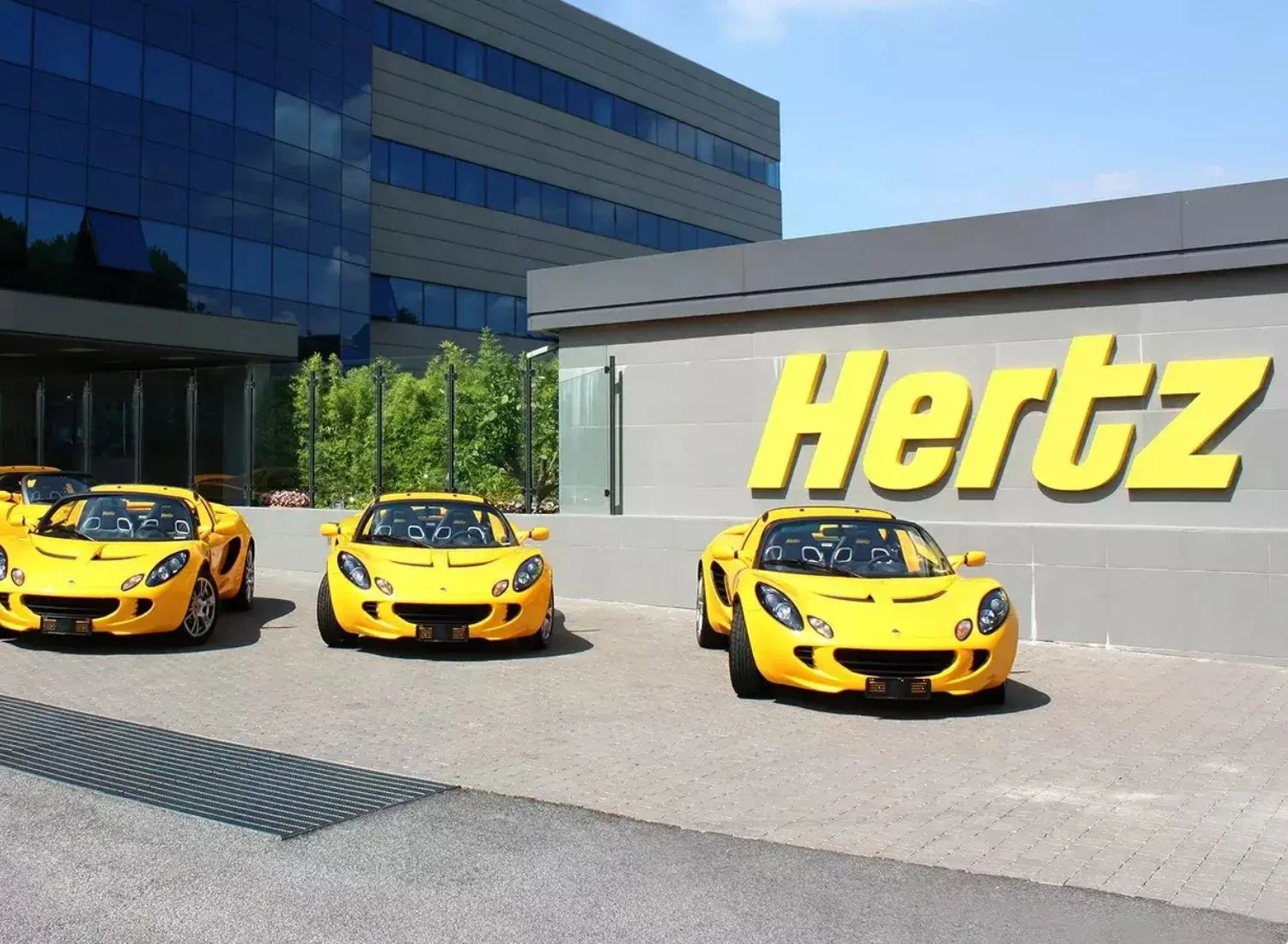 Hertz đang tiến hành thanh lý thêm 10.000 xe điện