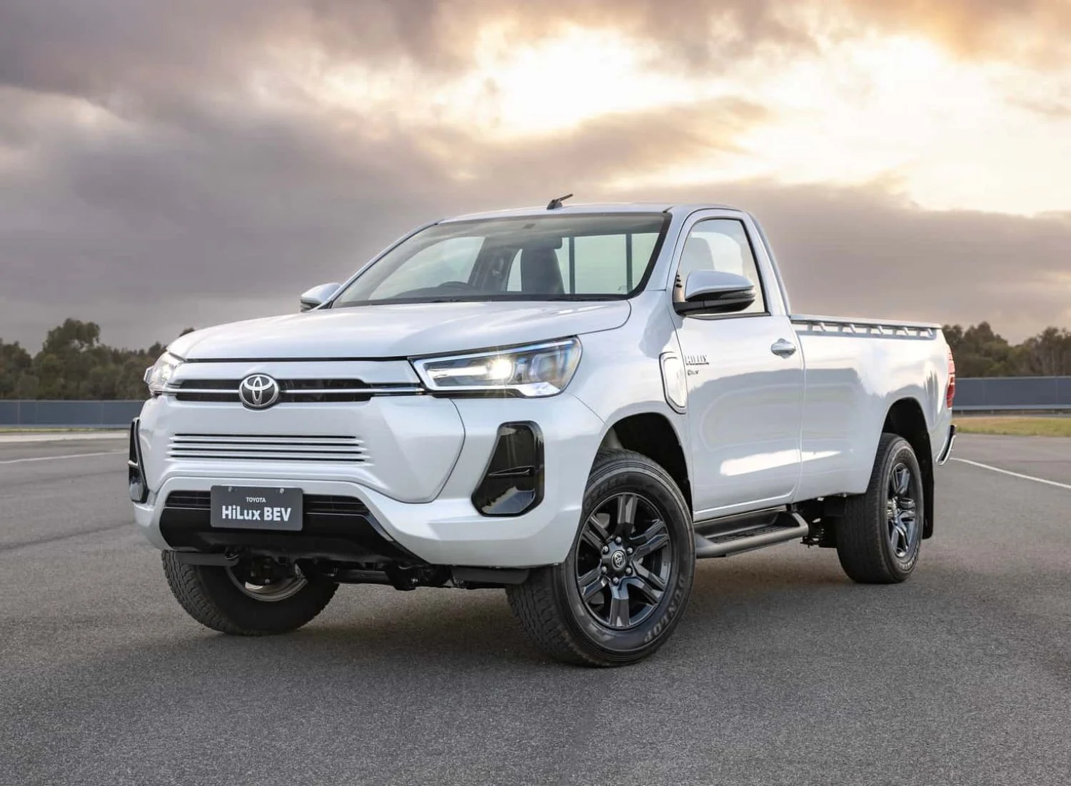 Toyota Hilux chạy điện