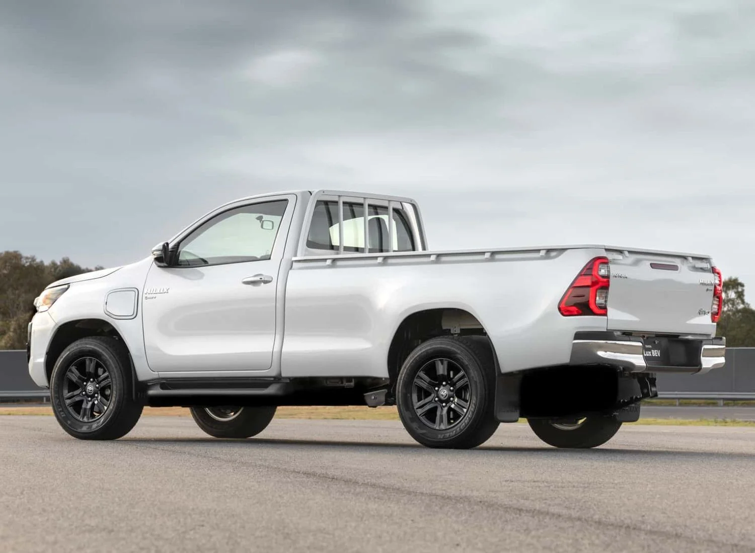 Toyota Hilux chạy điện