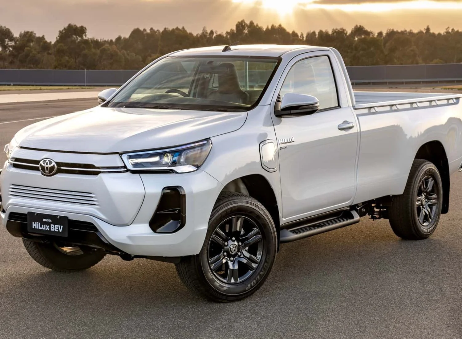 Toyota Hilux chạy điện