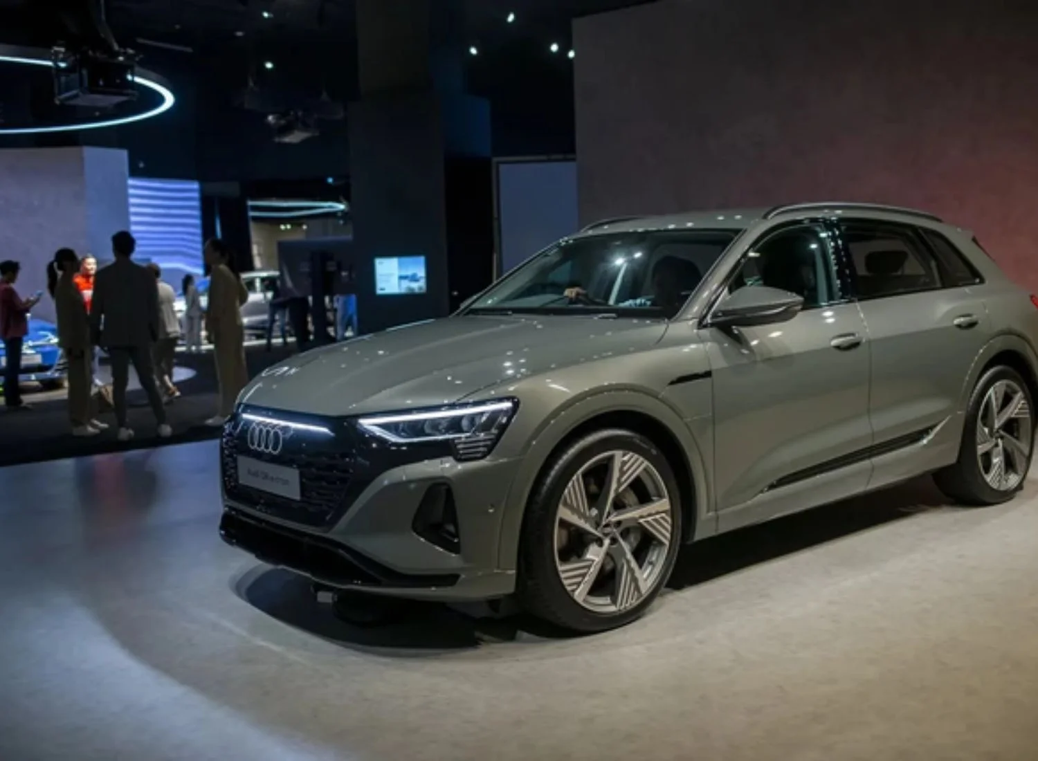 sieu-suv-dien-audi-q8-e-tron-4