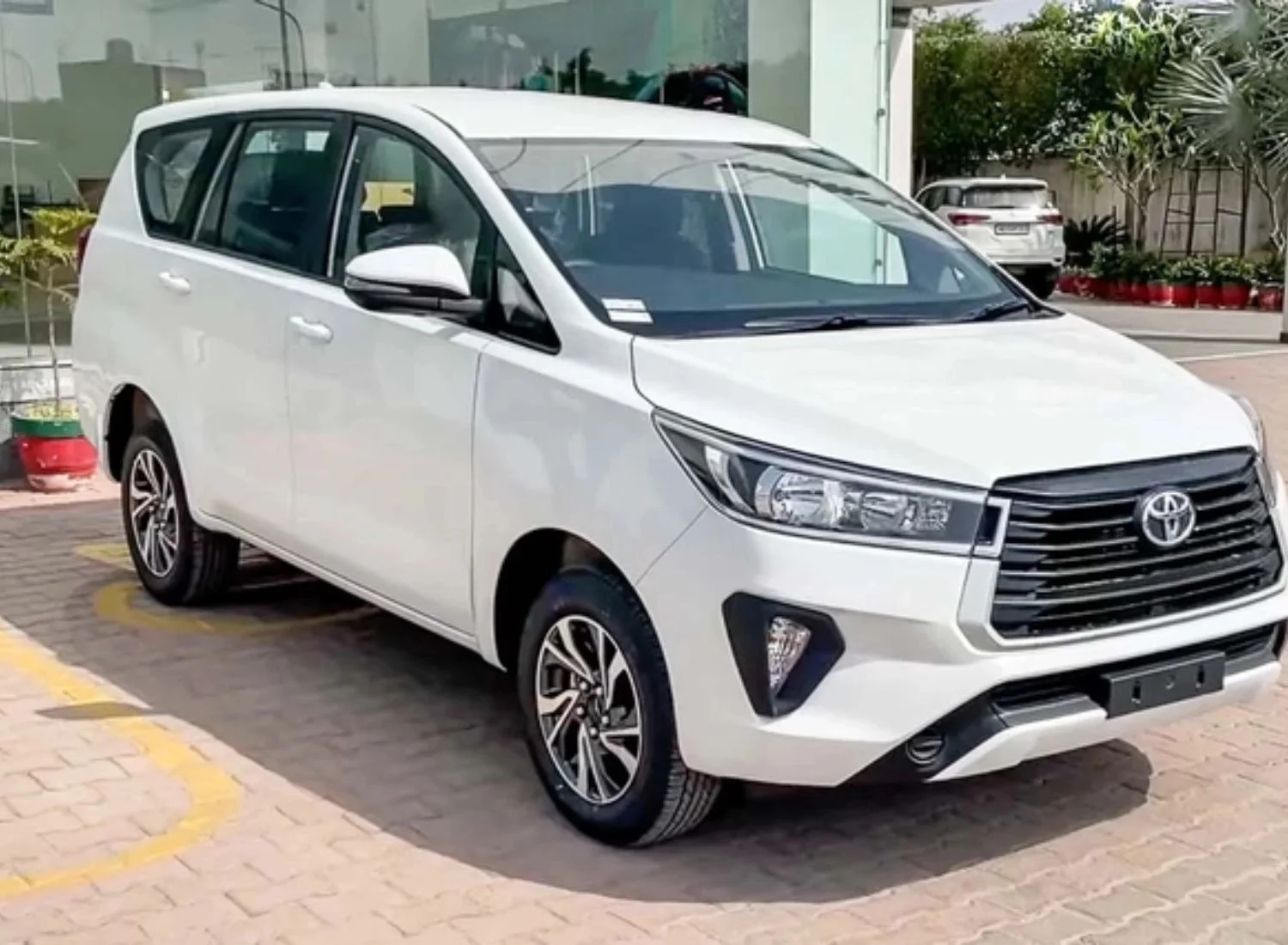 toyota-innova-2024-1